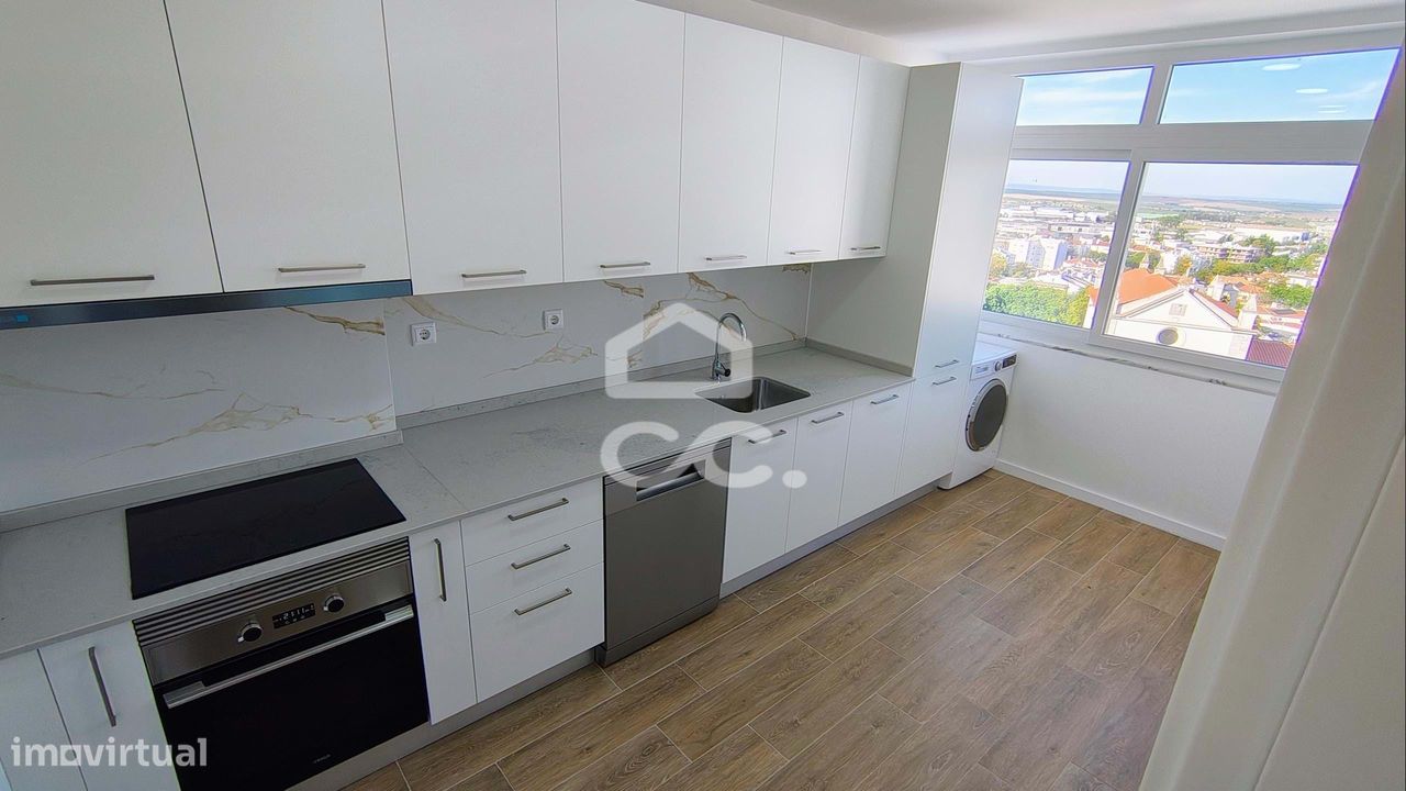 Apartamento T3 com Varanda Totalmente Renovado - Grande imagem: 1/20
