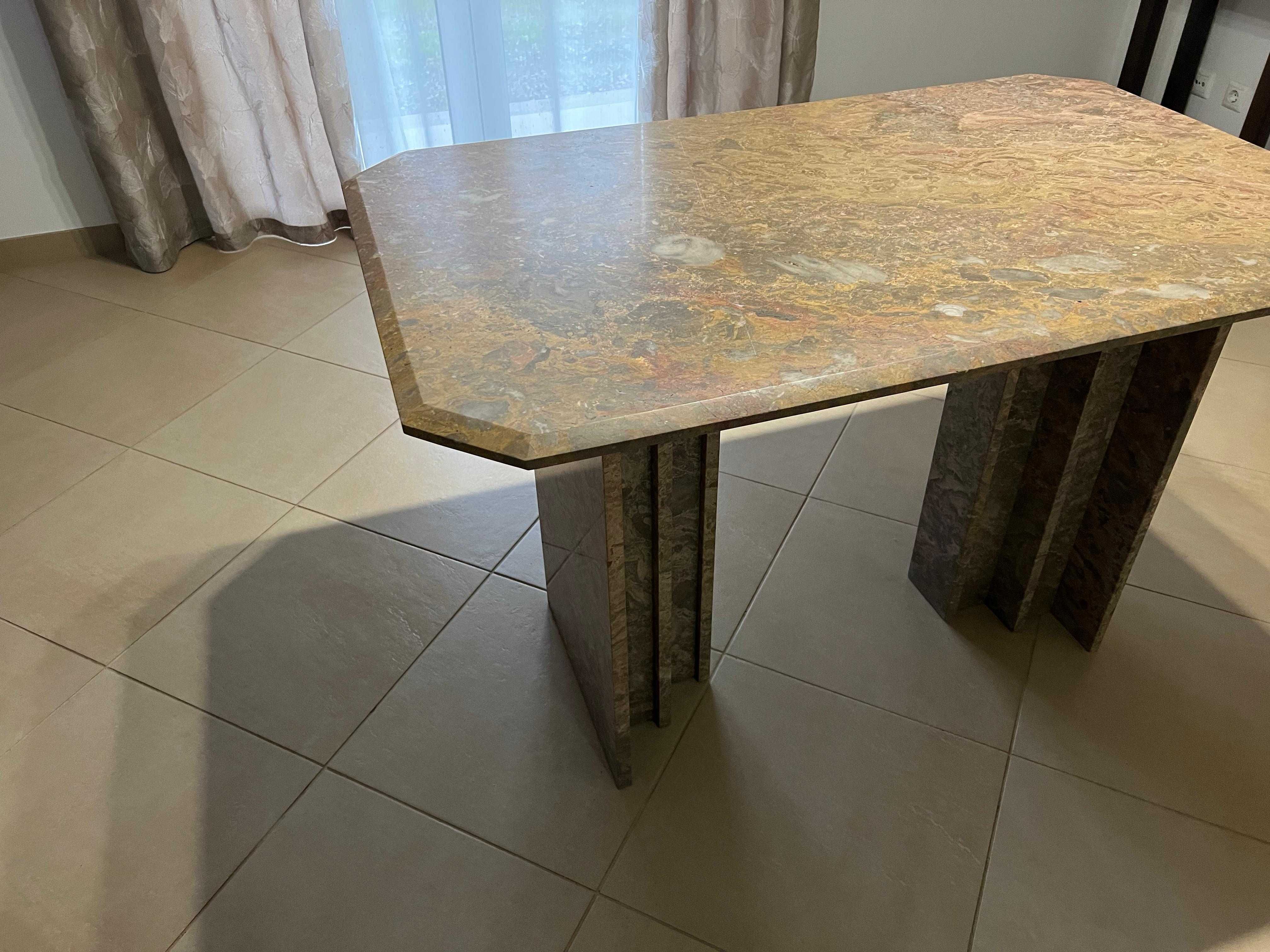 Mesa em granito castanho