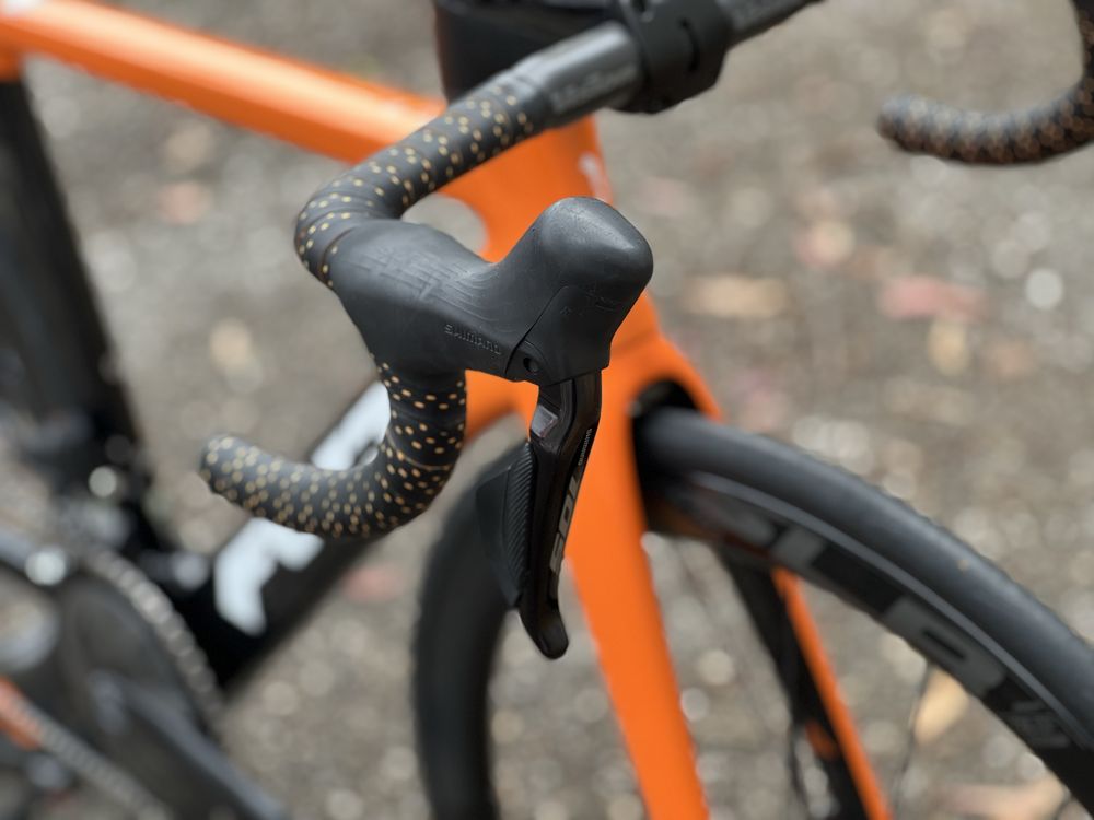 Bicicleta disco Felt AR / Di2 12v / Rodas carbono