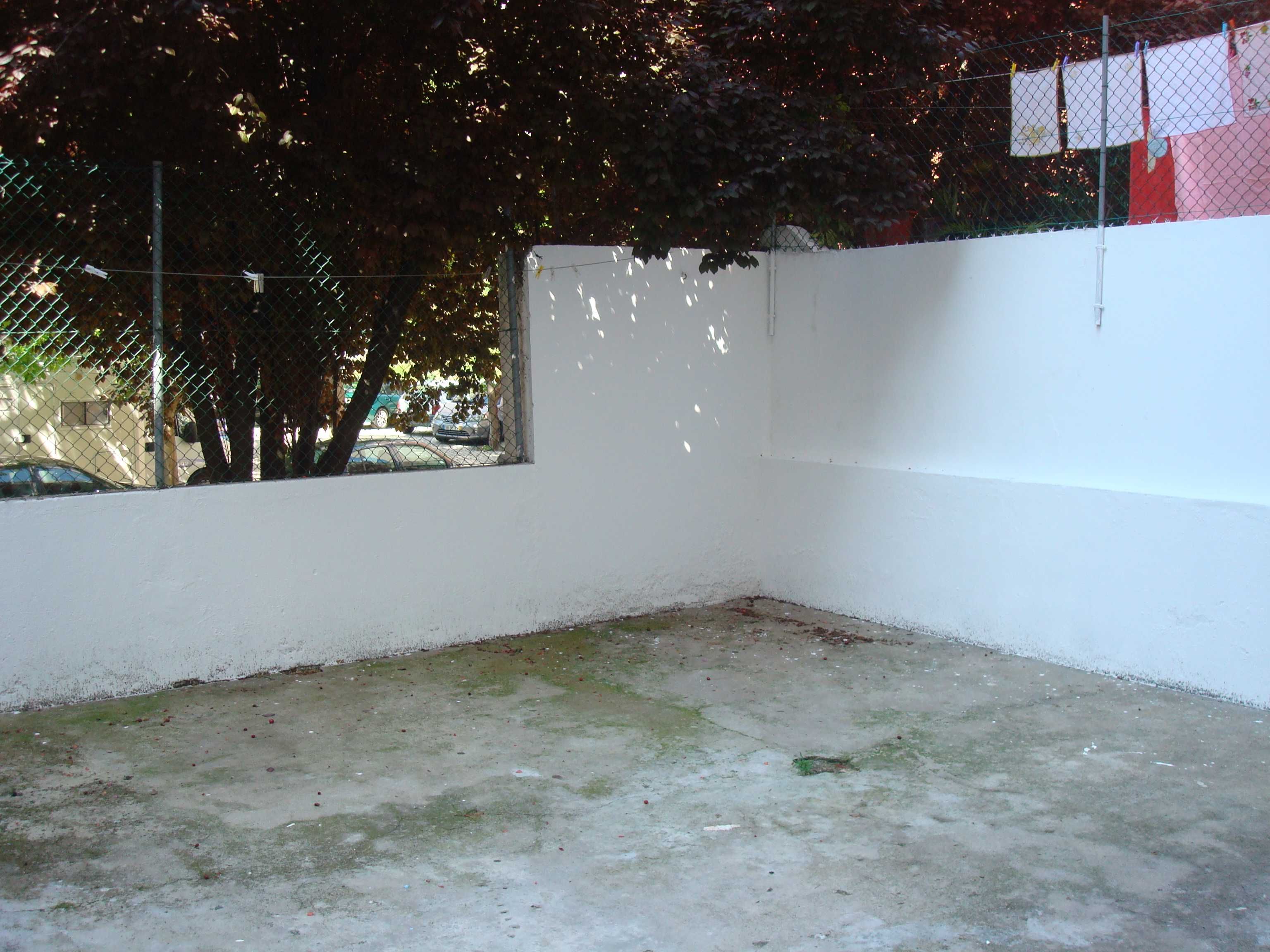 Apartamento T1 com terraço/quintal no Centro de Almada
