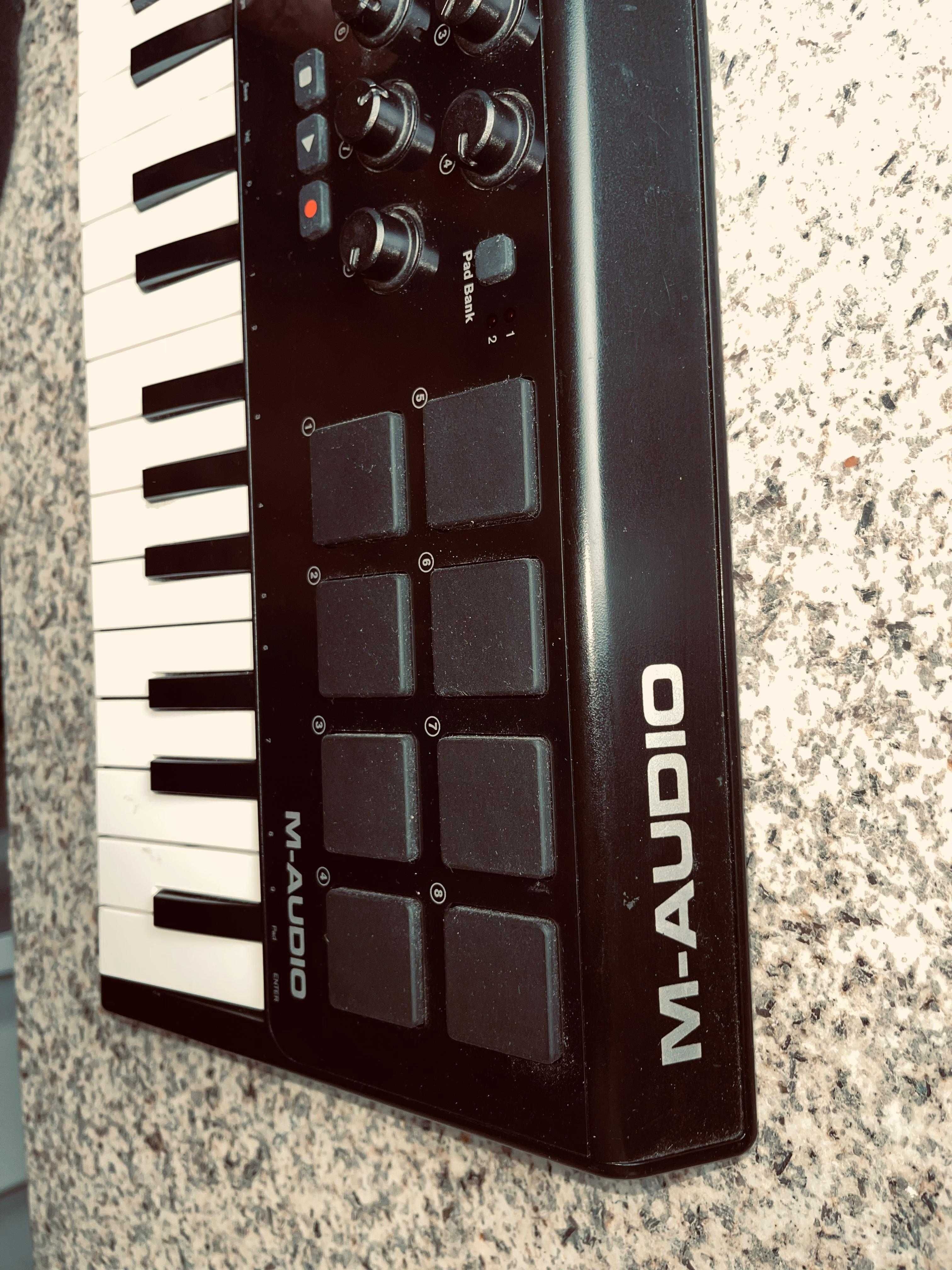 Placa de som Focusrite + controlador