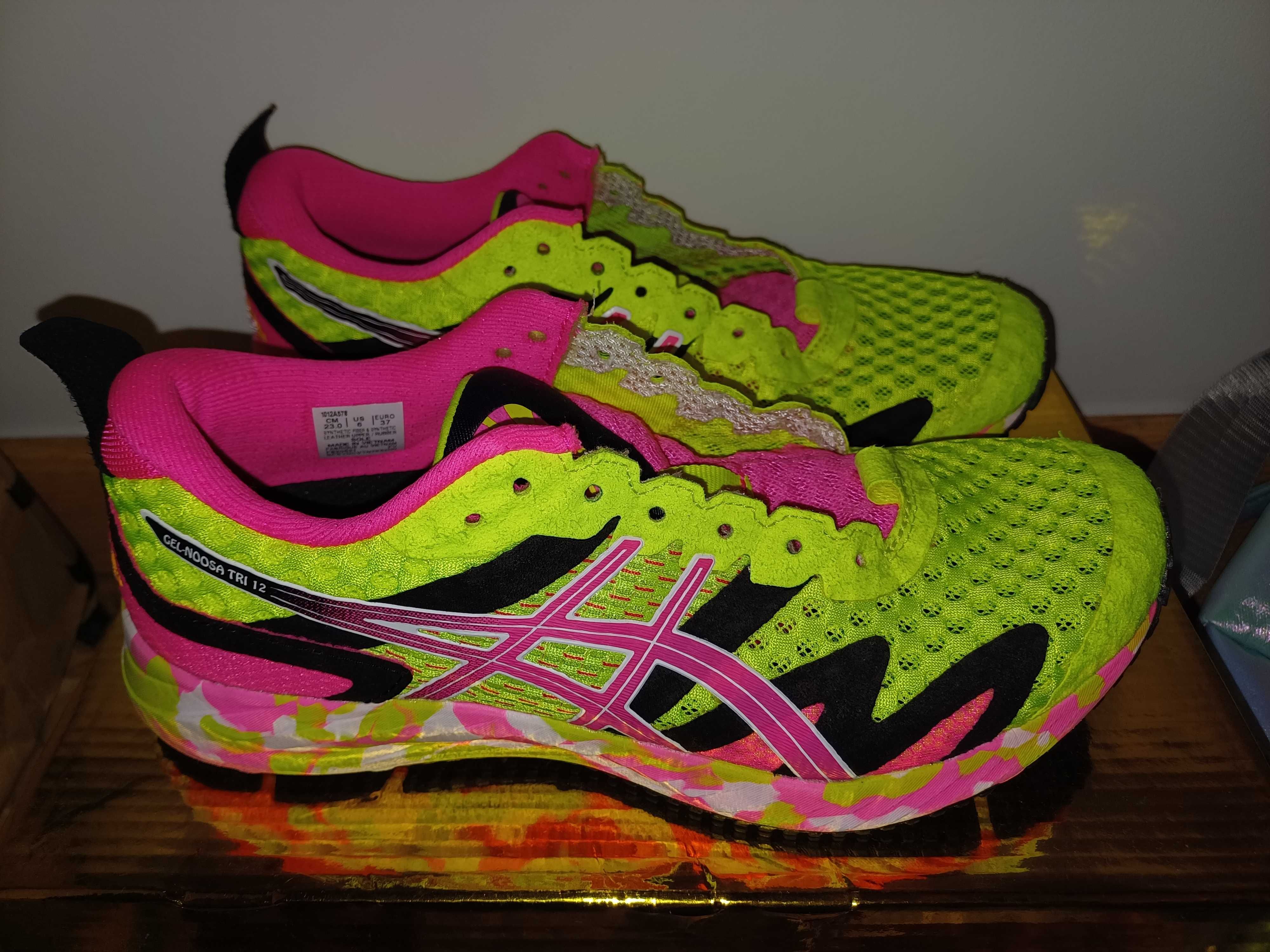 Ténis Asics coloridos